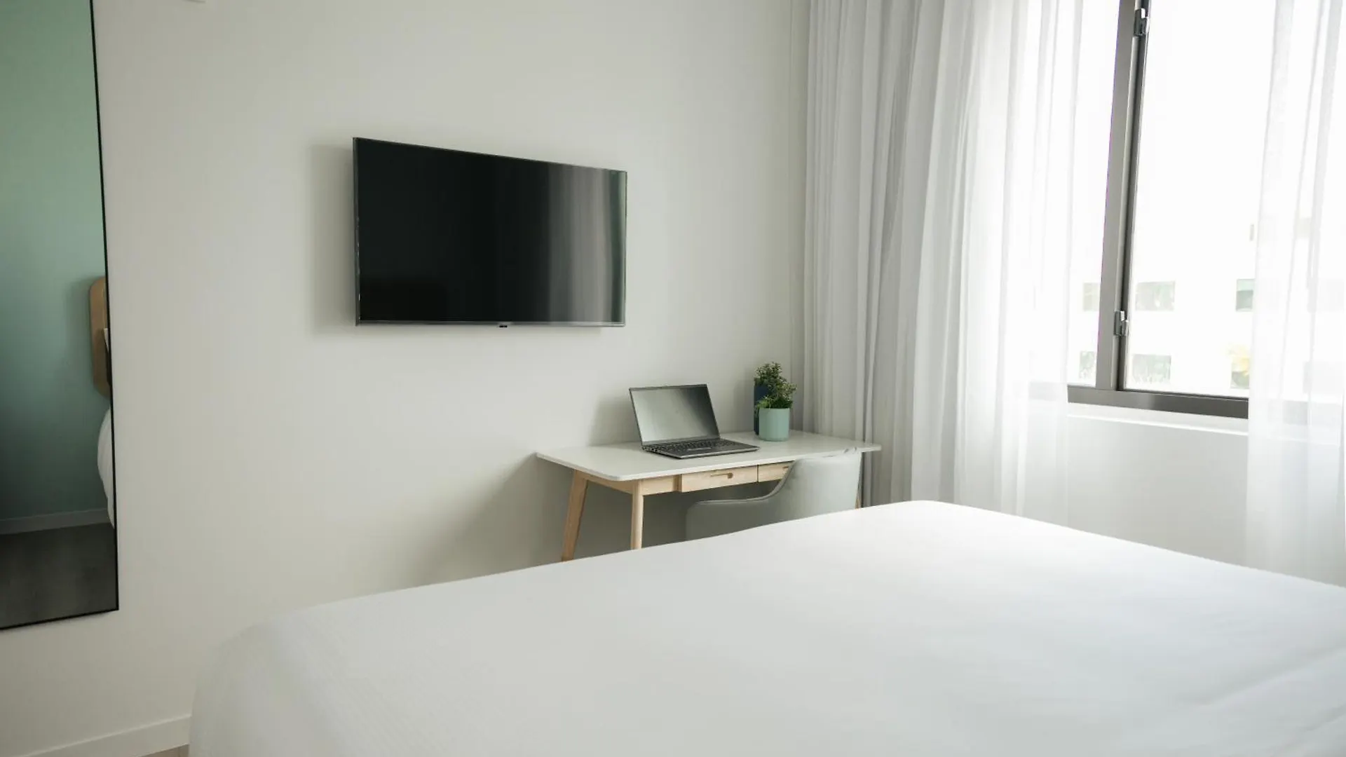Hotel Governors Village - 1,2,3 & 4 Bedroom Apartments On Seven Mile Beach Corridor George Town