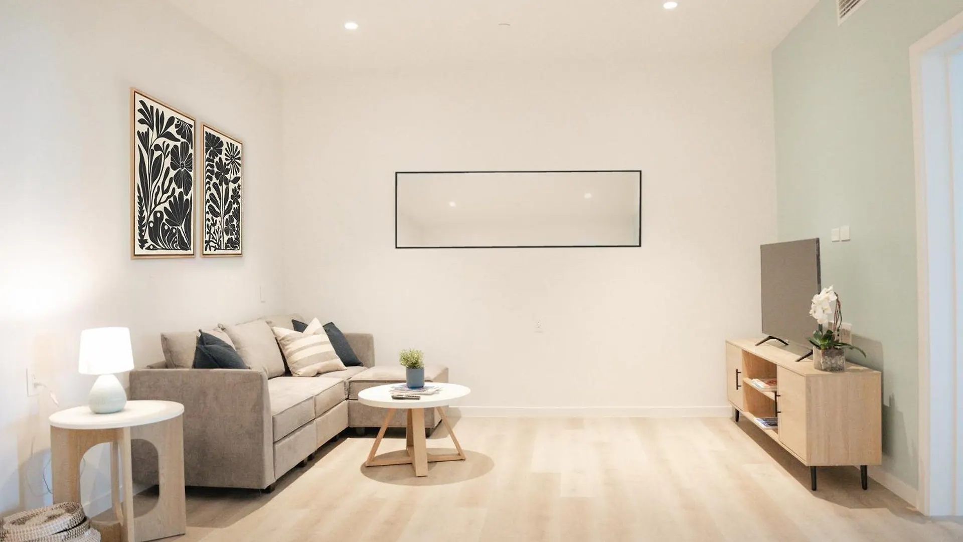Governors Village - 1,2,3 & 4 Bedroom Apartments On Seven Mile Beach Corridor George Town