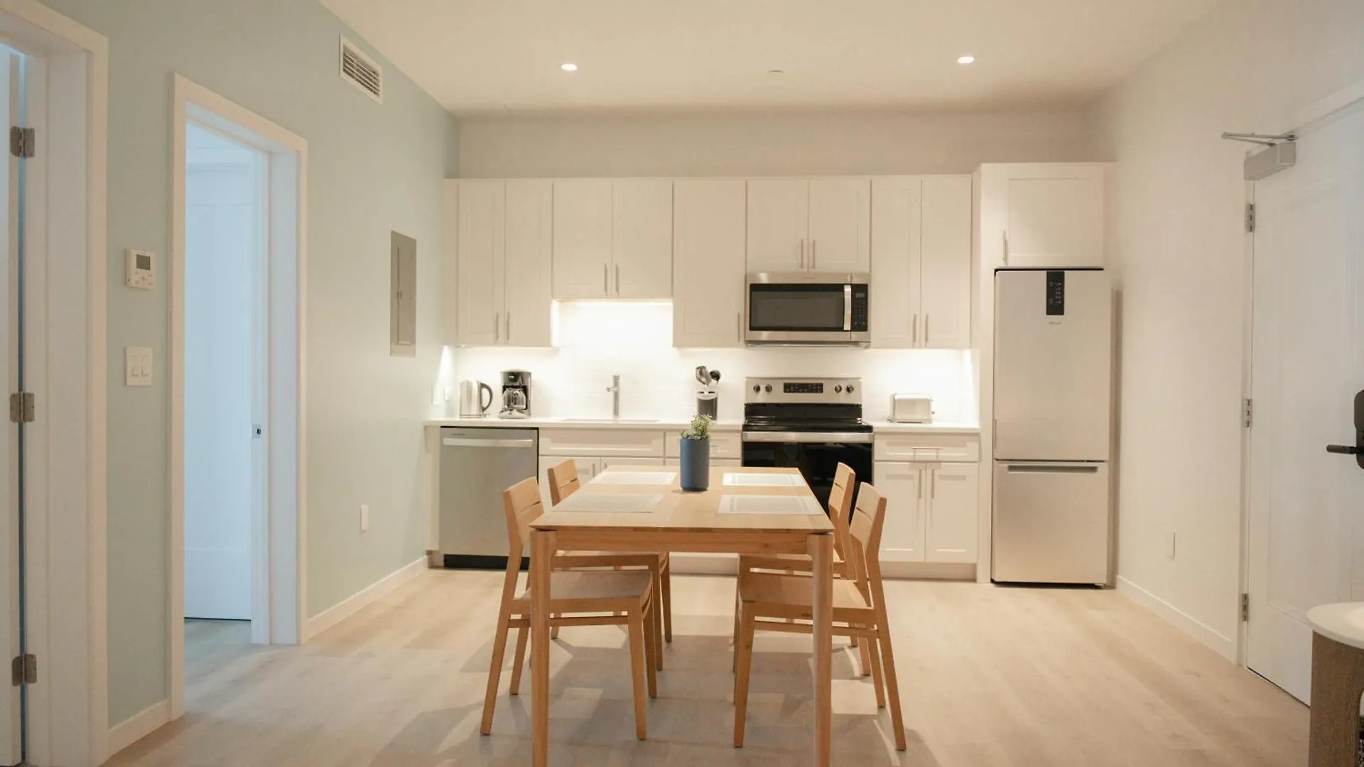 Governors Village - 1,2,3 & 4 Bedroom Apartments On Seven Mile Beach Corridor George Town