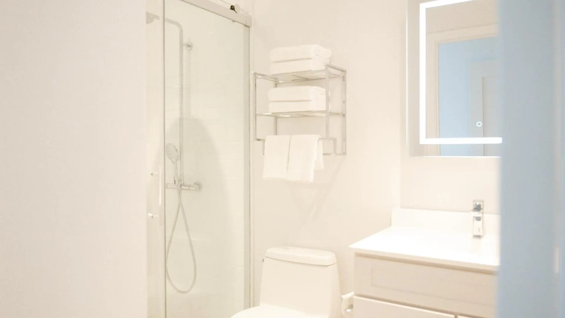 Hotel Governors Village - 1,2,3 & 4 Bedroom Apartments On Seven Mile Beach Corridor George Town