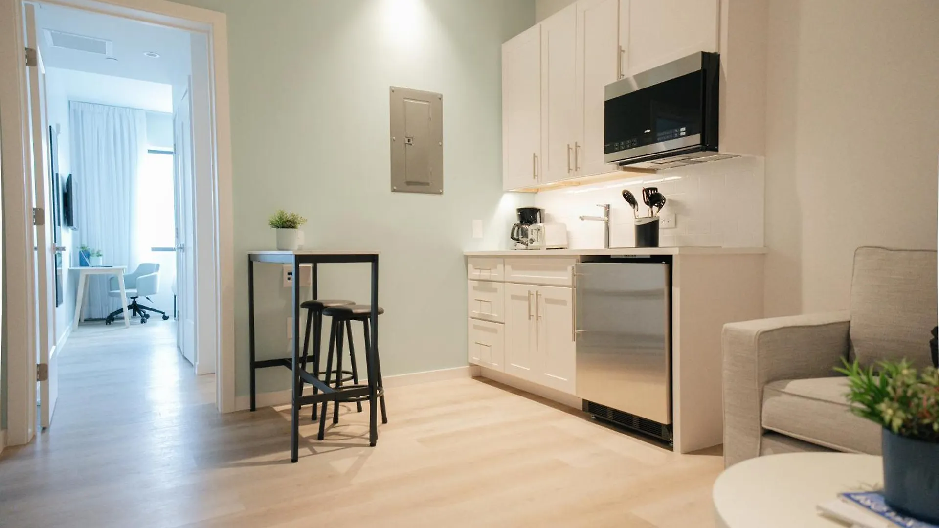 Governors Village - 1,2,3 & 4 Bedroom Apartments On Seven Mile Beach Corridor George Town