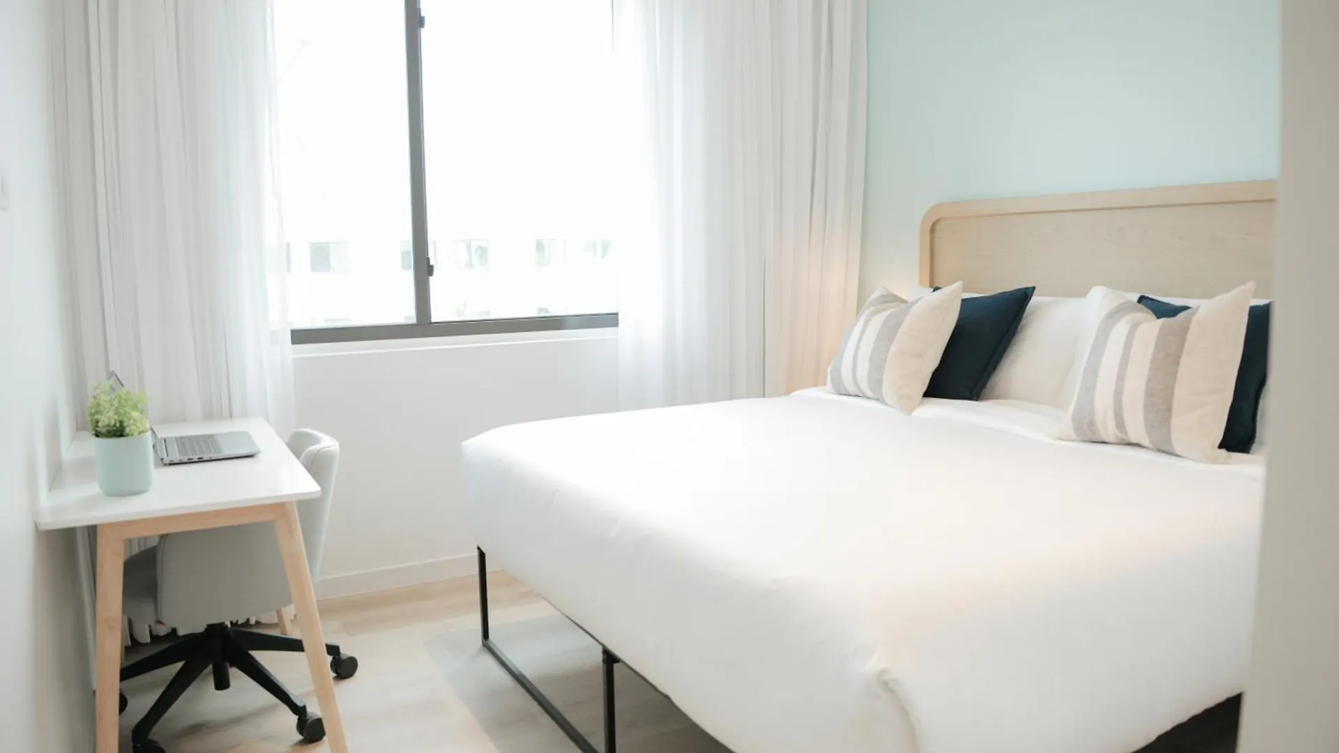 Hotel Governors Village - 1,2,3 & 4 Bedroom Apartments On Seven Mile Beach Corridor George Town