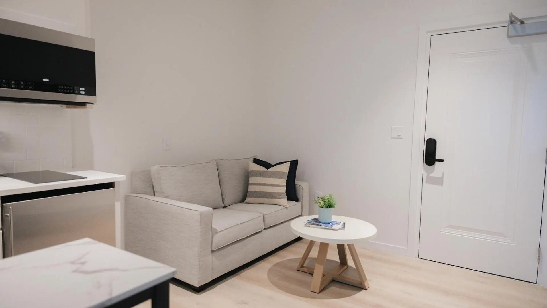Governors Village - 1,2,3 & 4 Bedroom Apartments On Seven Mile Beach Corridor George Town